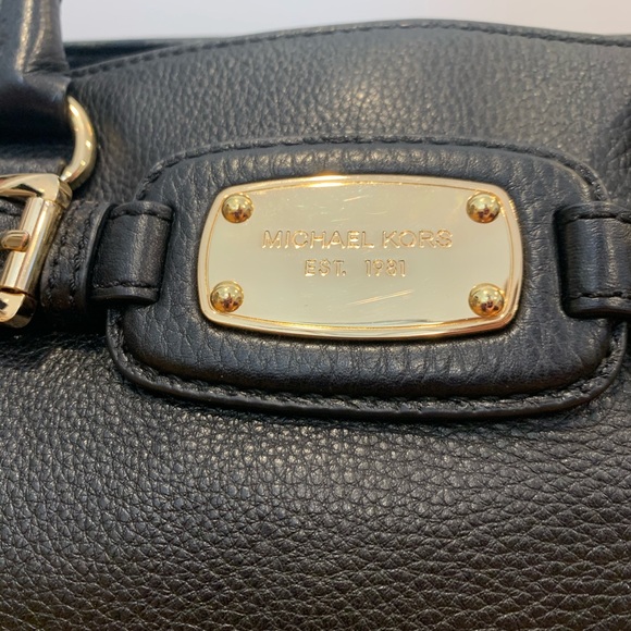 Michael Kors Shoulder Bag Black and Gold - Picture 6 of 8